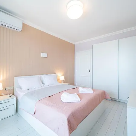 La Luxury Golden Sands