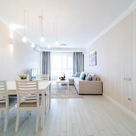 La Luxury Golden Sands