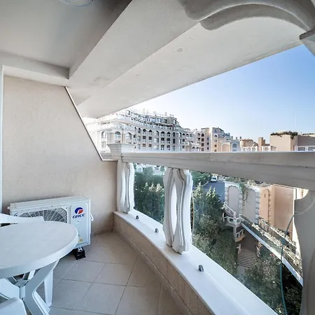 La Luxury Golden Sands