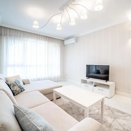 La Luxury Golden Sands