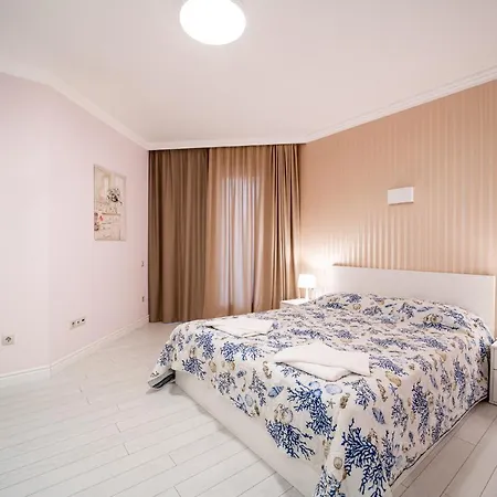 La Luxury Golden Sands