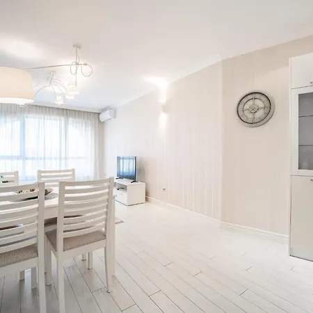 La Luxury Golden Sands