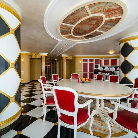 La Luxury *
