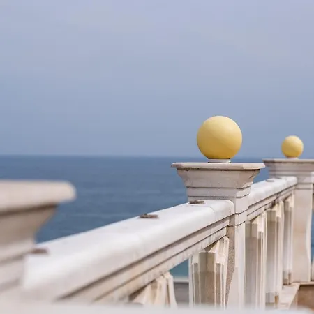 La Luxury Golden Sands