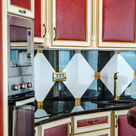 La Luxury Golden Sands
