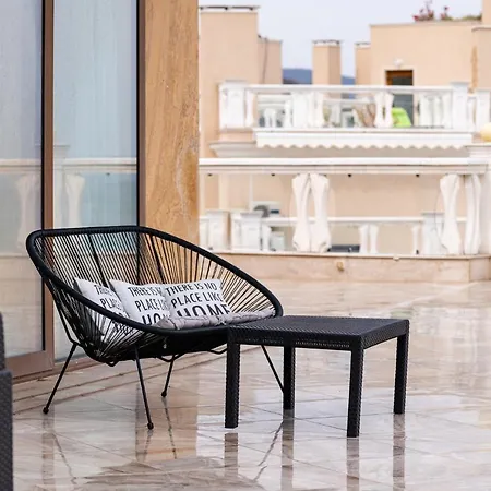 La Luxury