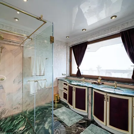 La Luxury Golden Sands